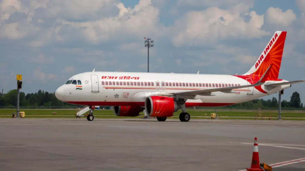 एयर इंडिया की फ्लाइट में यात्री ने किया टॉयलेट, गिरफ्तार