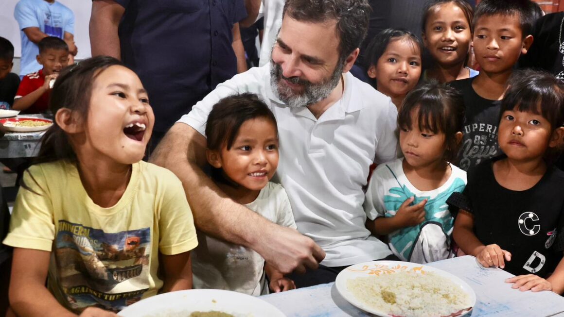 राहुल गांधी ने मणिपुर के मोइरांग में राहत शिविरों का किया दौरा