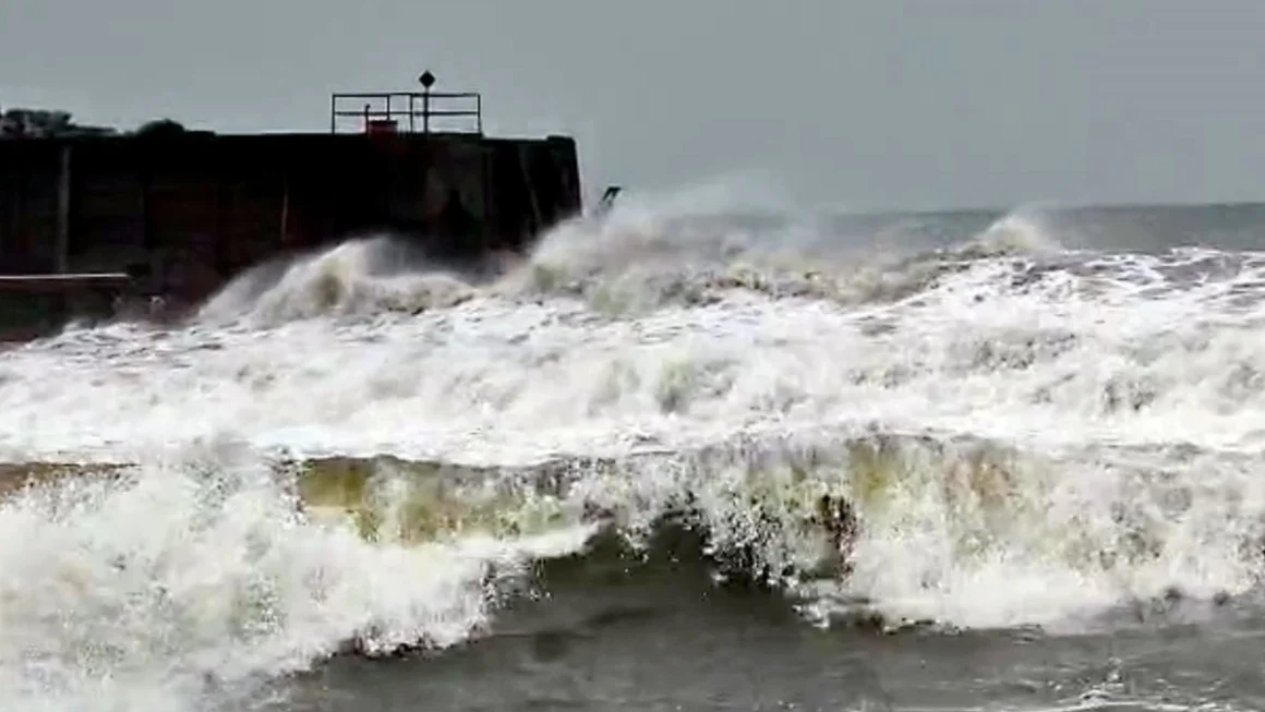 चक्रवाती तूफान बिपरजोय अगले 48 घंटे में होगा और तेज: आईएमडी