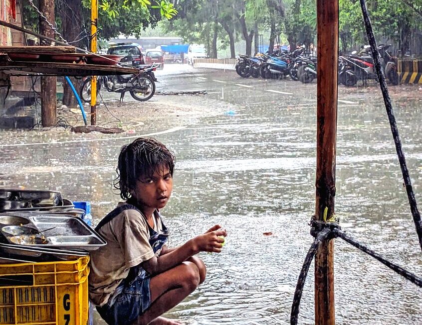 दिल्ली में भारी बारिश, टूटा 41 साल का रिकॉर्ड, जलजमाव से जनजीवन अस्त-व्यस्त