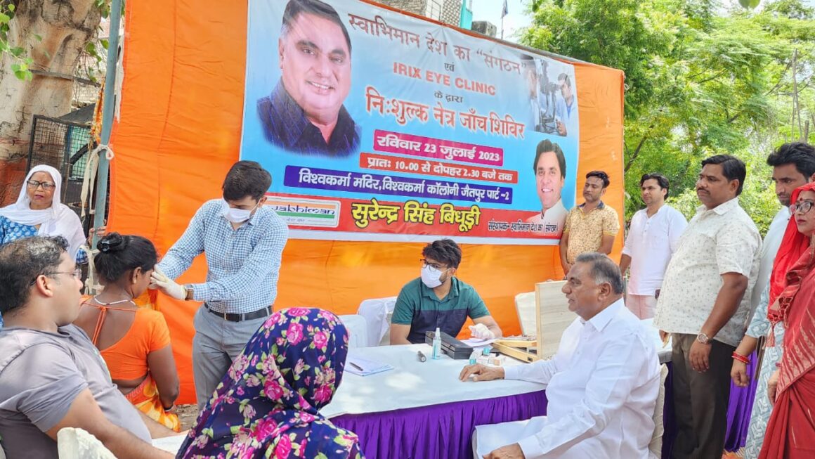 आई फ्लू फैलने के कारण बाढ़ पीड़ितों के लिए लगाया नेत्र जांच शिविर