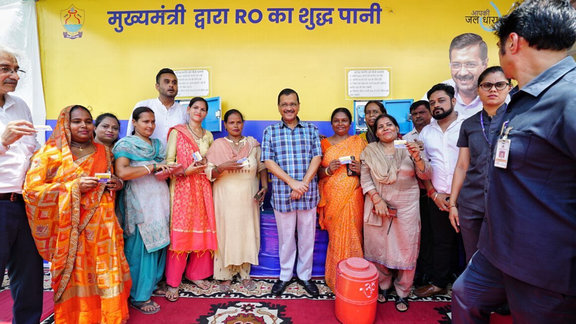 हर घर को साफ-स्वच्छ पानी पहुंचाने के मिशन में वॉटर-एटीएम का प्रयोग कर रही दिल्ली सरकार