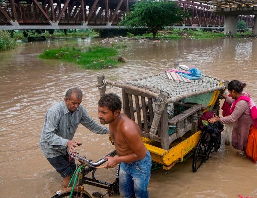 दिल्ली: यमुना का जलस्तर 207.25 मीटर पर पहुंचा, और बढ़ने की आशंका