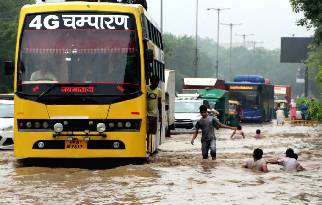 भारी बारिश से दिल्ली पानी-पानी, मौसम विभाग ने रविवार के लिए येलो अलर्ट’ जारी किया