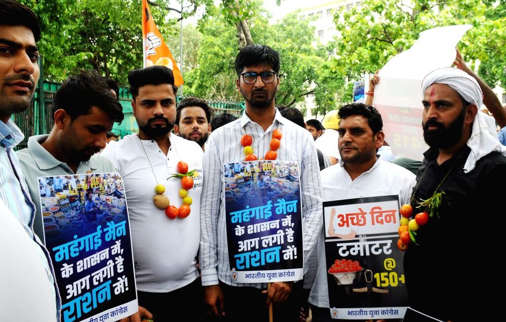 बढ़ती मंहगाई को लेकर युवा कांग्रेस का केंद्र सरकार के खिलाफ विरोध प्रर्दशन