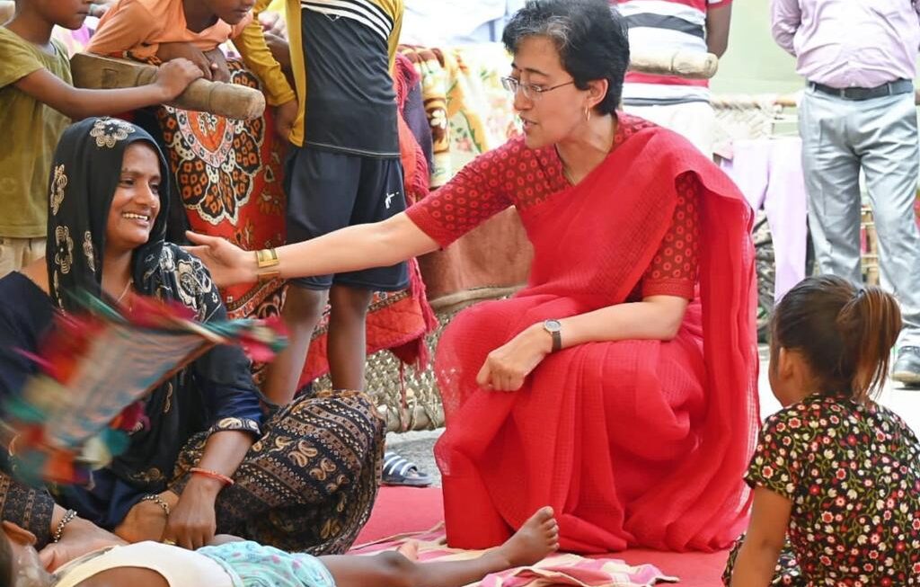 आतिशी ने किया बाढ़ राहत शिविर का दौरा, लिया तैयारियों का जायजा