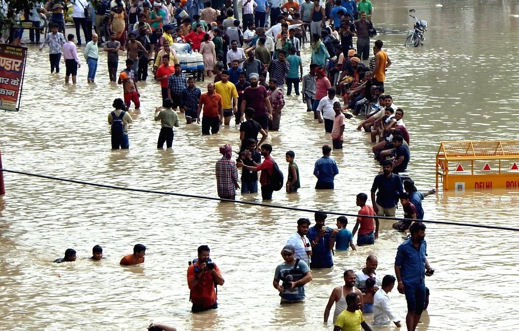 यमुना का जलस्तर बढ़ने से दिल्ली में कई इलाके जलमग्न, जनजीवन व यातायात प्रभावित