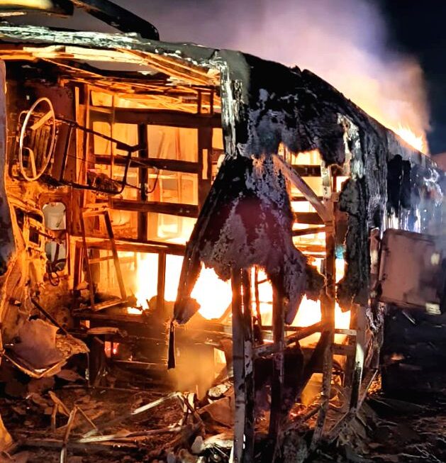 महाराष्ट्र में समृद्धि एक्सप्रेस-वे पर बस में आग लगने से 25 यात्रियों की जलकर मौत