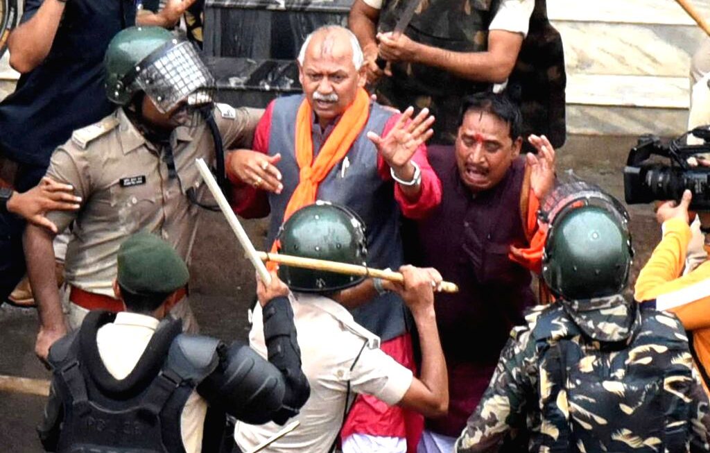 विधानसभा मार्च कर रहे भाजपा कार्यकर्ताओं और नेताओं पर लाठीचार्ज में एक की मौत, कई घायल