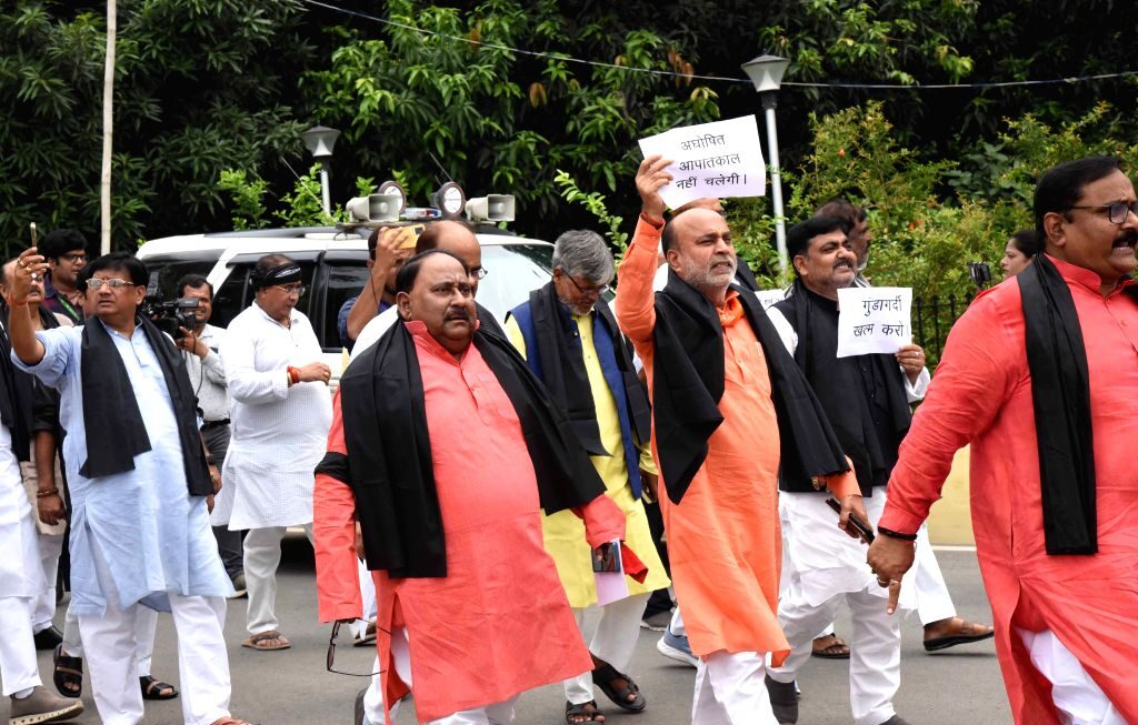 भाजपा नेता की मौत की घटना के विरोध में बिहार विधानसभा में हंगामा