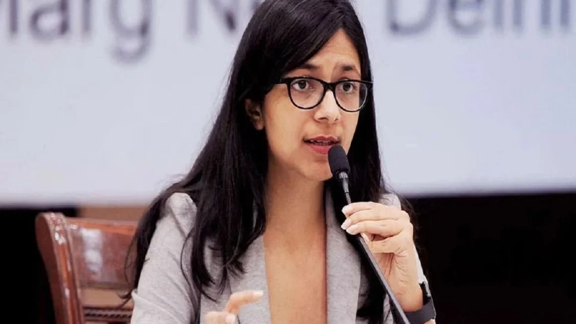 स्वाति मालीवाल ने दिल्ली पुलिस को भेजा नोटिस, रॉड से मारकर लड़की की हत्या के मामले में मांगी रिपोर्ट