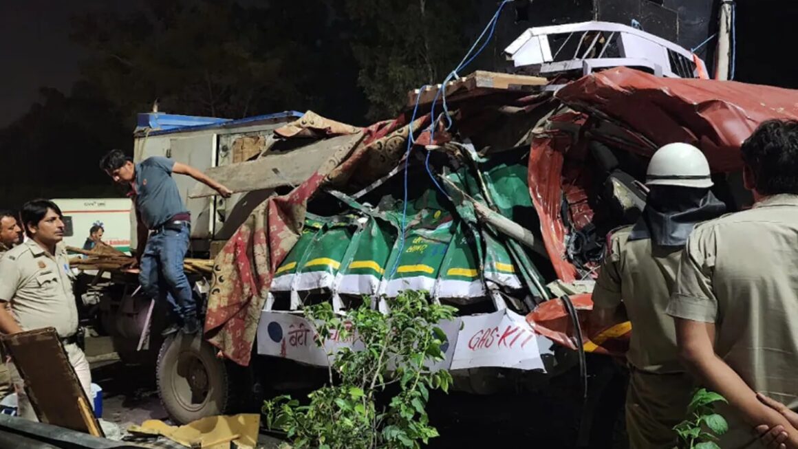 बाहरी दिल्ली में सड़क हादसे में चार तीर्थयात्रियों की मौत