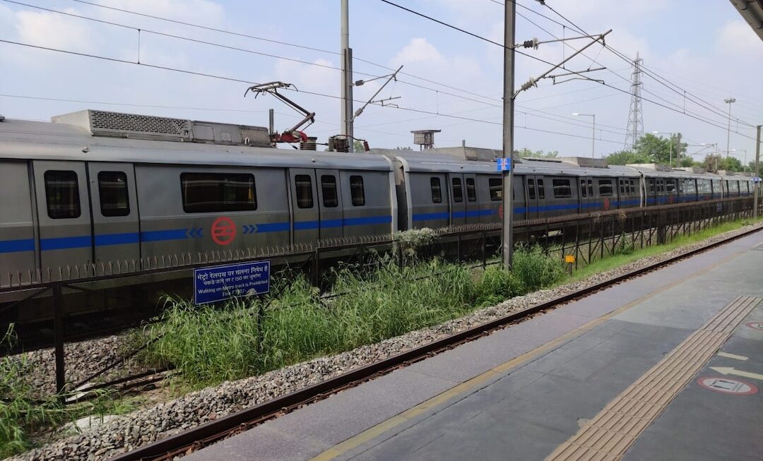 यमुना बैंक मेट्रो स्टेशन पर प्रवेश व निकास बंद, मेट्रो की गति सीमित की गई : डीएमआरसी