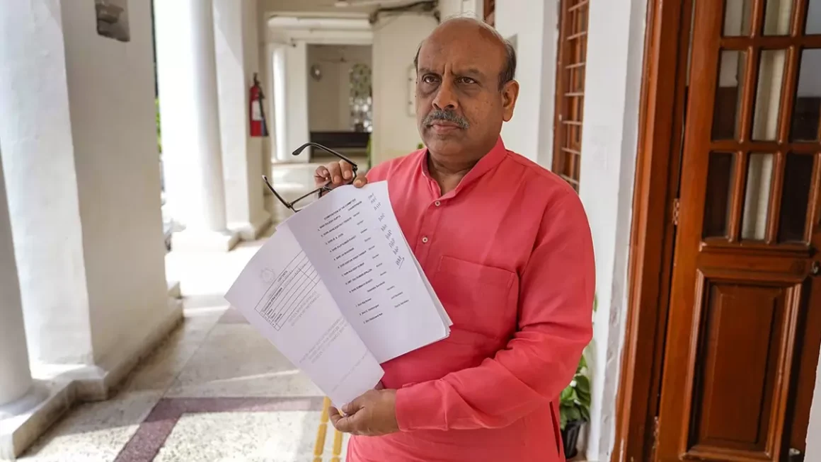 भाजपा विधायक विजेंद्र गुप्ता ने आप पर बुजुर्गों को पेंशन न देने का आरोप लगाया