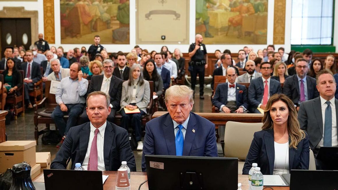 अमेरिका के पूर्व राष्ट्रपति ट्रंप भ्रष्टाचार के मुकदमे में पहली बार अदालत में पेश