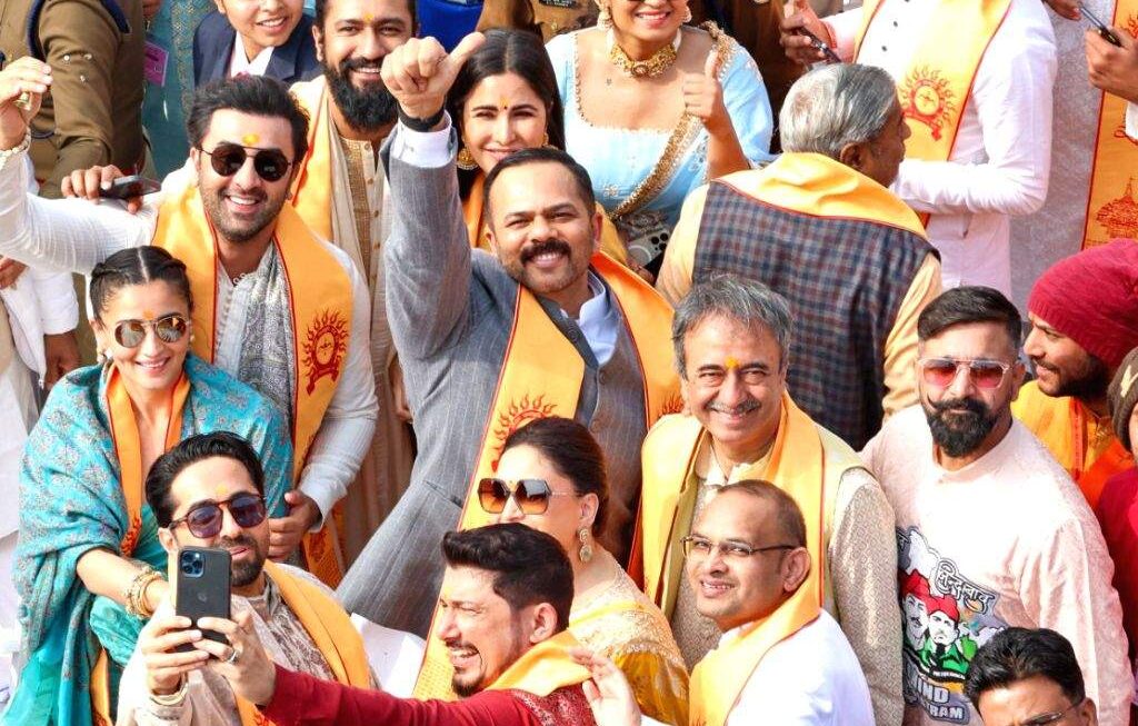 सजधज कर राम मंदि‍र पहुंचे बॉलीवुड सितारे, अमिताभ बच्चन से लेकर रणबीर-आलिया तक…दिखा ट्रेडिशनल लुक