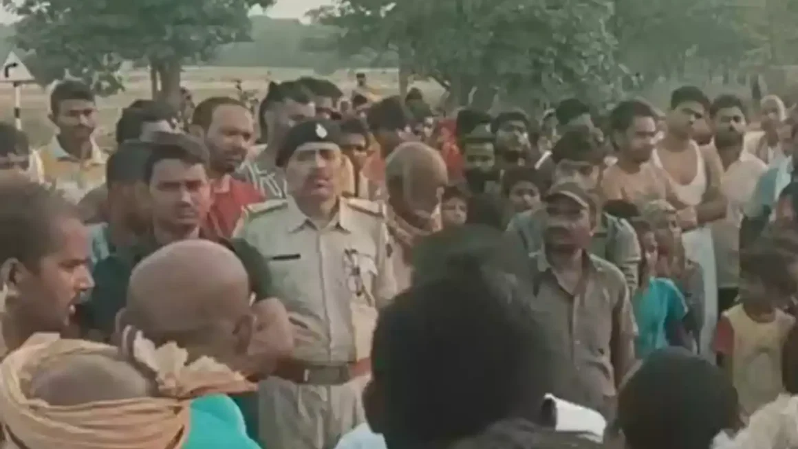 बिहार : सारण में पोल से लटका मिला युवक का शव, जांच में जुटी पुलिस