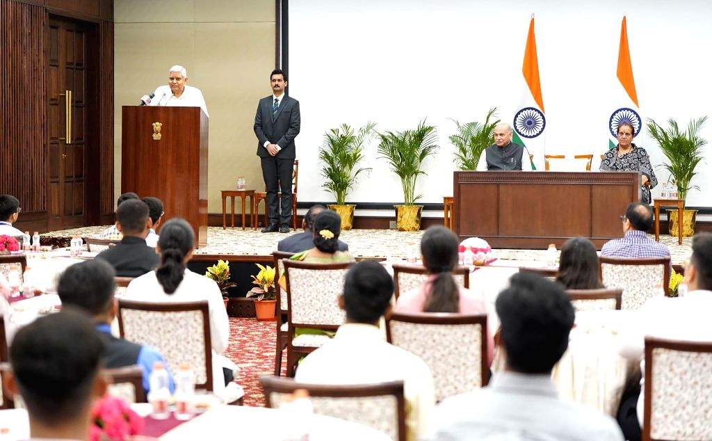 राष्ट्रहित को राजनीतिक हितों से ऊपर रखें: धनखड़