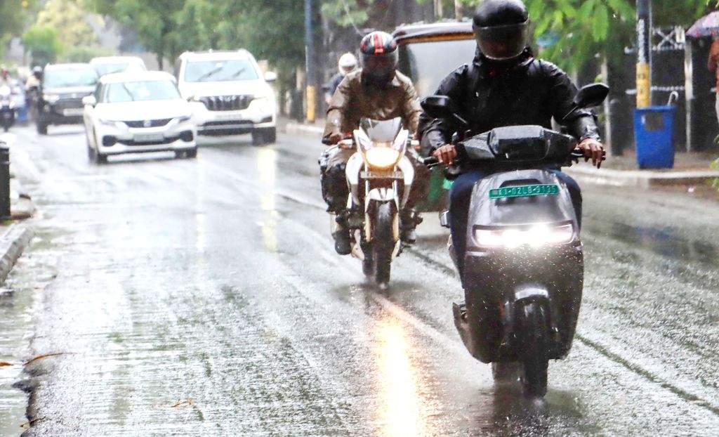 देश के कई राज्यों में भारी बारिश का कहर, आम जनजीवन प्रभावित