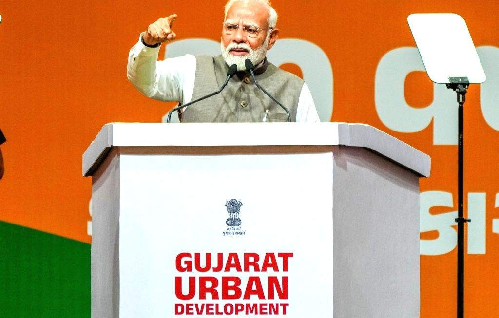 गांधीनगर में पीएम मोदी बोले, ‘कटनी चाहिए थी जंजीरें, लेकिन 1947 में काट दी गईं भुजाएं’