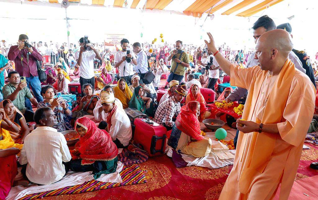 गरीब कल्याण के साथ समृद्धि का मार्ग प्रशस्त करती है अच्छी सरकार : योगी