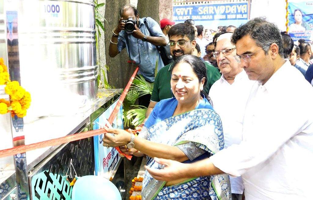 स्वच्छ पेयजल उपलब्ध कराना हमारा लक्ष्य : रेखा गुप्ता