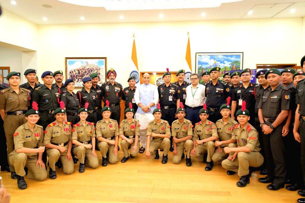 राजनाथ ने माउंट एवरेस्ट फतह करने वाले एनसीसी कैडेटों को सम्मानित किया