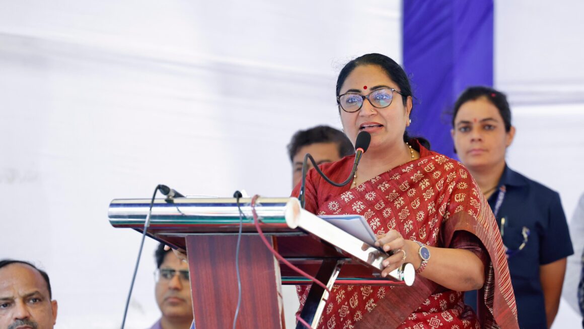 दिल्ली : मुख्यमंत्री रेखा गुप्ता ने शालीमार बाग में विकास परियोजनाओं का किया उद्घाटन