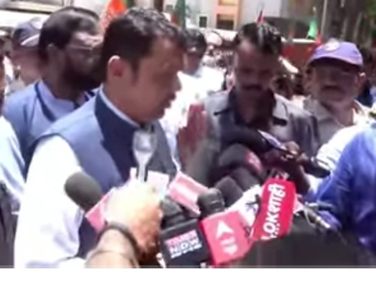 कांग्रेस ने रचा ‘भगवा आतंकवाद’ का षड्यंत्र : देवेंद्र फडणवीस