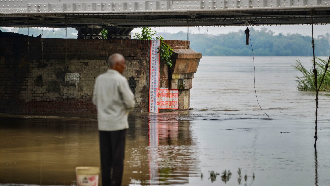 दिल्ली: लगातार बढ़ रहा है यमुना नदी का जलस्तर
