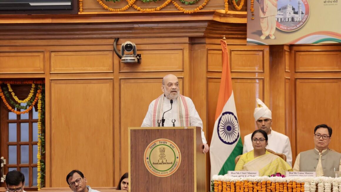 विट्ठलभाई पटेल के शताब्दी समारोह में केंद्रीय गृहमंत्री अमित शाह ने जारी किया विशेष डाक टिकट
