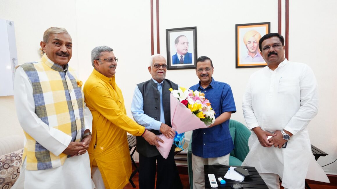 उपराष्ट्रपति चुनाव: विपक्ष के उम्मीदवार सुदर्शन रेड्डी ने अरविंद केजरीवाल से मुलाकात की