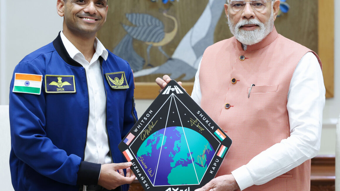 ‘क्या तुमने मेरा दिया होमवर्क किया?’ पीएम मोदी ने पूछा, अंतरिक्ष यात्री शुभांशु शुक्ला ने मुस्कुराकर दिया जवाब