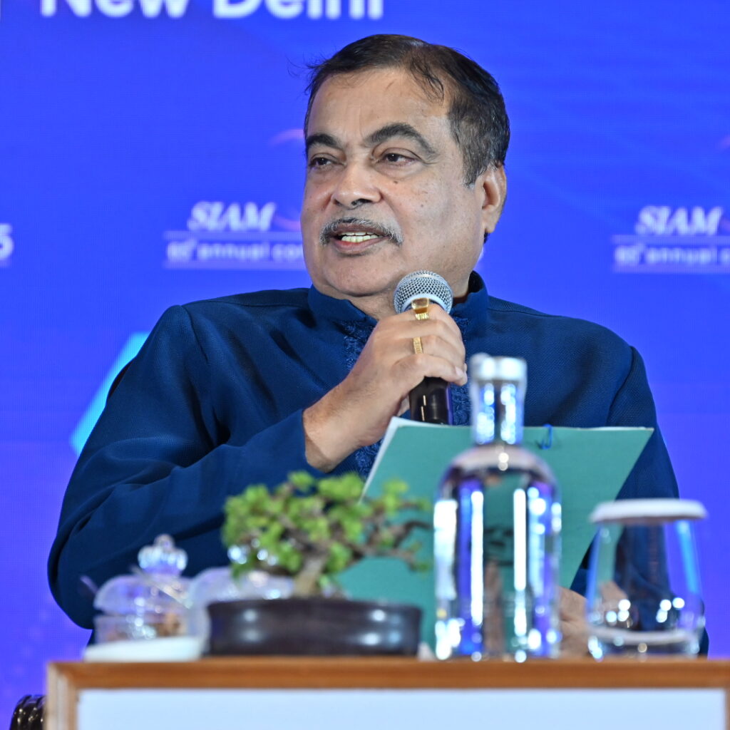 दुनिया में पहले नंबर पर पहुंचने की क्षमता रखता है भारतीय वाहन उद्योग : गडकरी