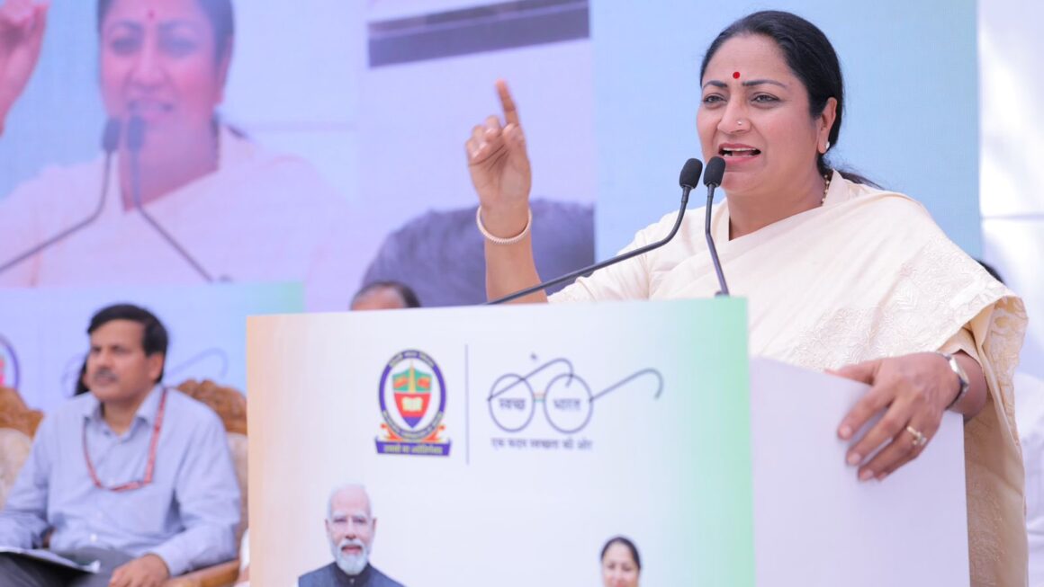 दिल्ली में हमारी सरकार का पहला साल बुनियादी ढांचे में सुधार पर केंद्रित है : मुख्यमंत्री गुप्ता