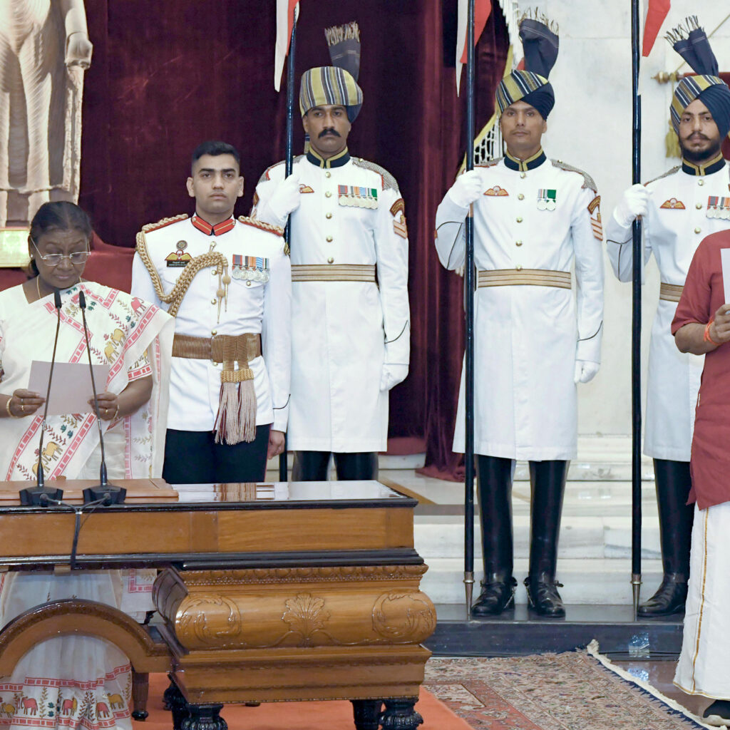 भारत के 15वें उपराष्ट्रपति बने सीपी राधाकृष्णन, राष्ट्रपति द्रौपदी मुर्मू ने दिलाई शपथ, मोदी-धनखड़ भी रहे मौजूद