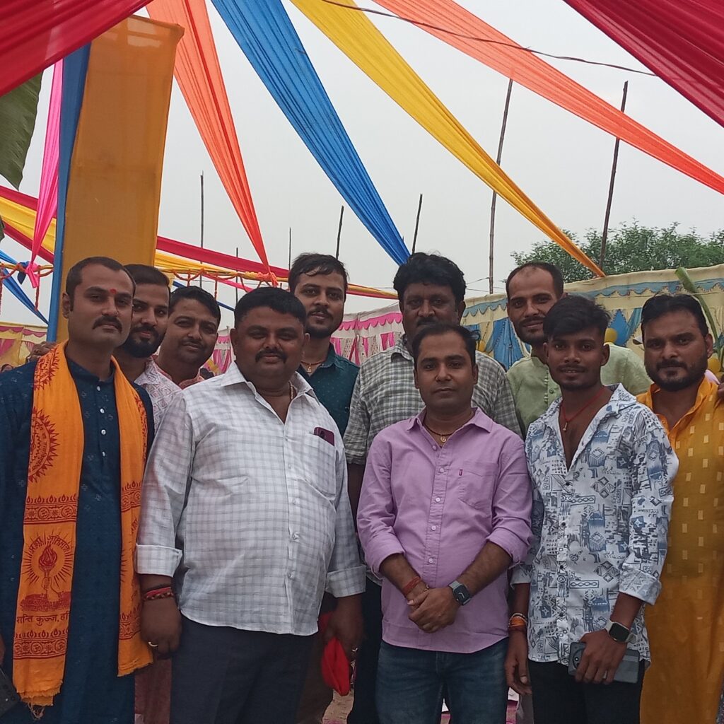 बसतपुर घाट पर छठ महापर्व की छटा, व्रतियों ने डूबते सूर्य को दिया अर्घ्य — मुखिया अमरेन्द्र सिंह ने दी बधाई