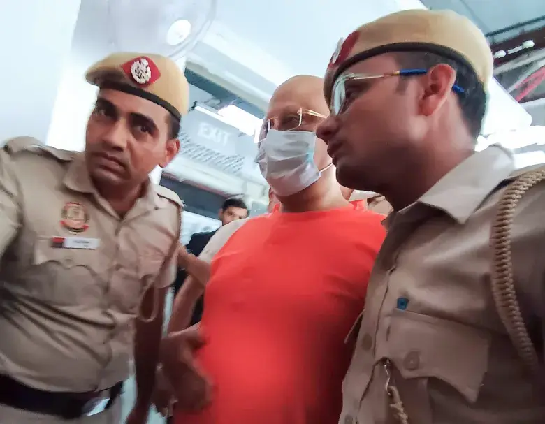 दिल्ली: पटियाला हाउस कोर्ट ने स्वामी चैतन्यानंद को 14 दिनों के लिए न्यायिक हिरासत में भेजा