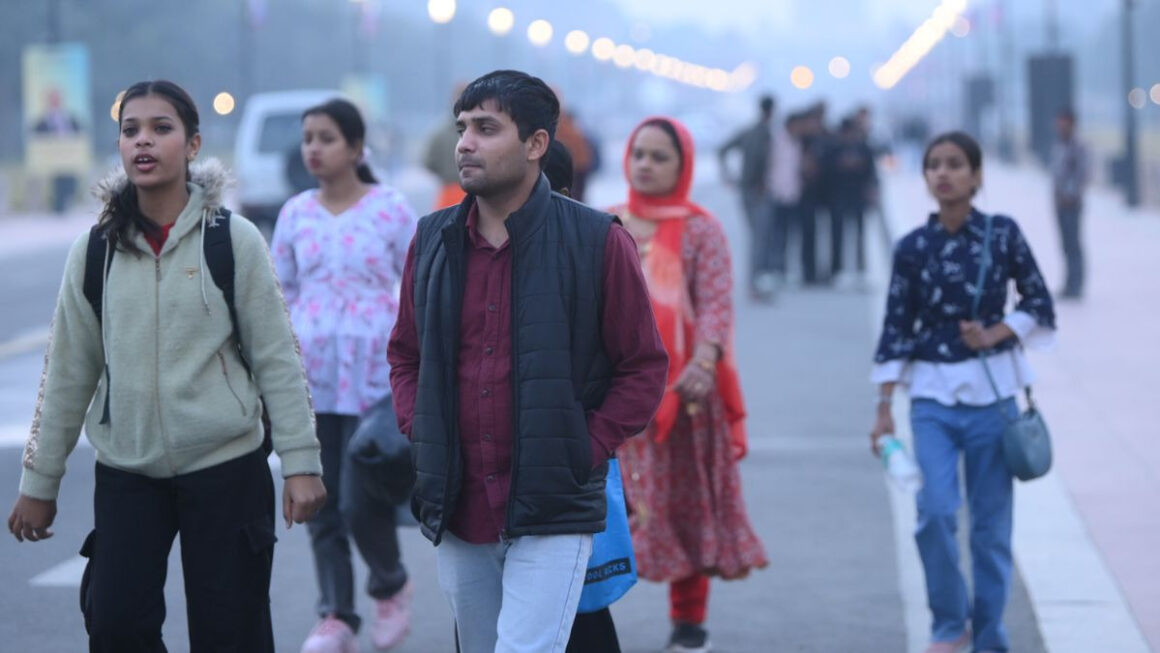 दिल्ली-NCR में प्रदूषण से हल्की राहत, लेकिन हालत अब भी गंभीर; कई इलाकों में AQI 300 पार