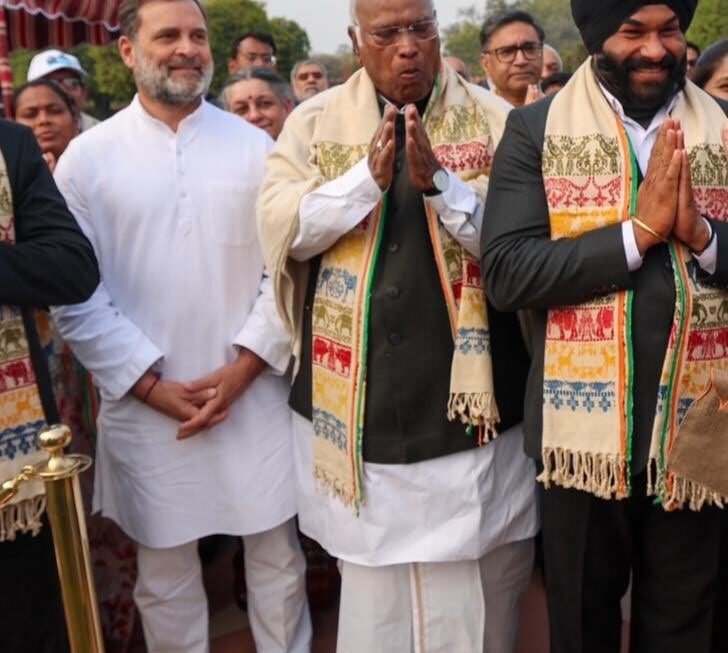 राष्ट्रपति भवन के ‘एट होम’ में गमछा विवाद: राहुल गांधी के बिना पटका दिखने पर सियासी घमासान, BJP ने साधा निशाना