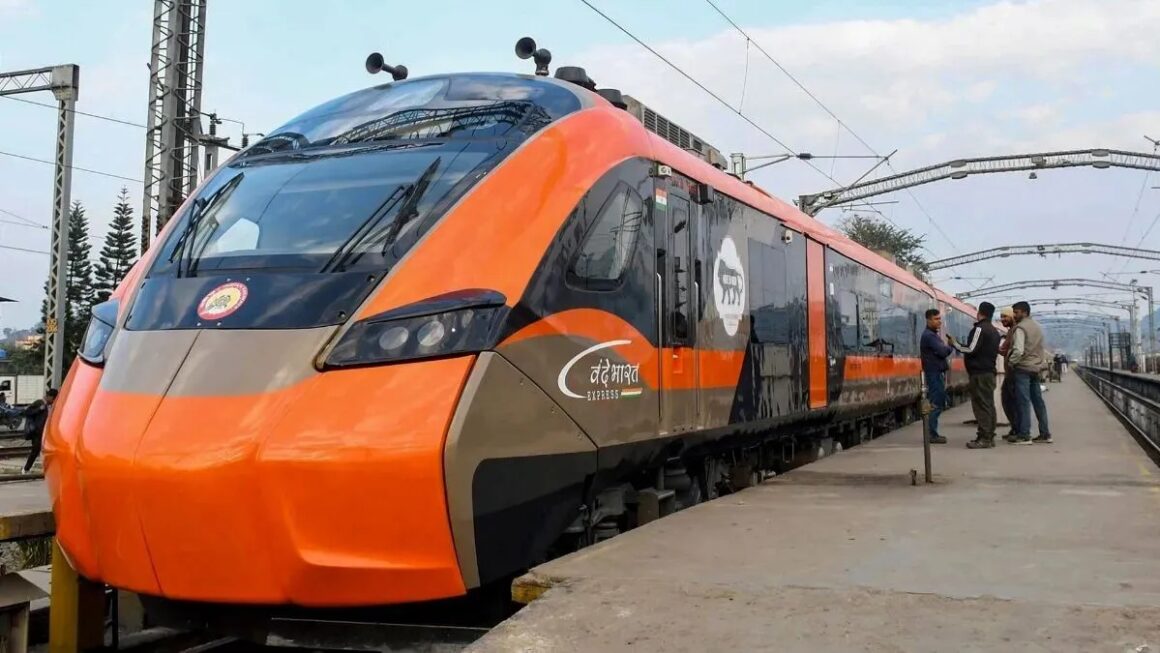 एयरलाइन जैसा किराया, होटल जैसी सुविधा: 17 जनवरी को पटरी पर उतरेगी पहली वंदे भारत स्लीपर ट्रेन