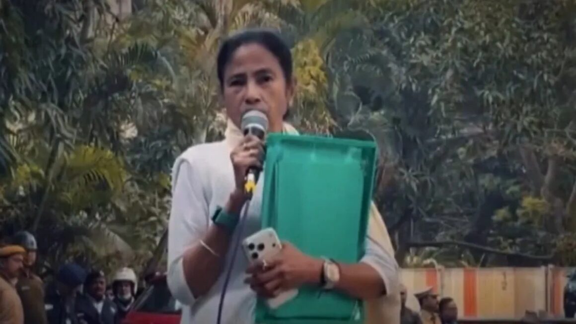 ‘ग्रीन फाइल’ से सत्ता की सियासत तक: बंगाल में ममता बनर्जी बनाम ईडी आमने-सामने, 2026 चुनाव से क्या है कनेक्शन?