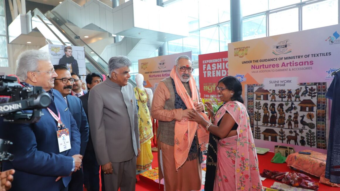 74वें इंडिया इंटरनेशनल गारमेंट फेयर का भव्य शुभारंभ, 2030 तक 40 अरब डॉलर निर्यात का लक्ष्य