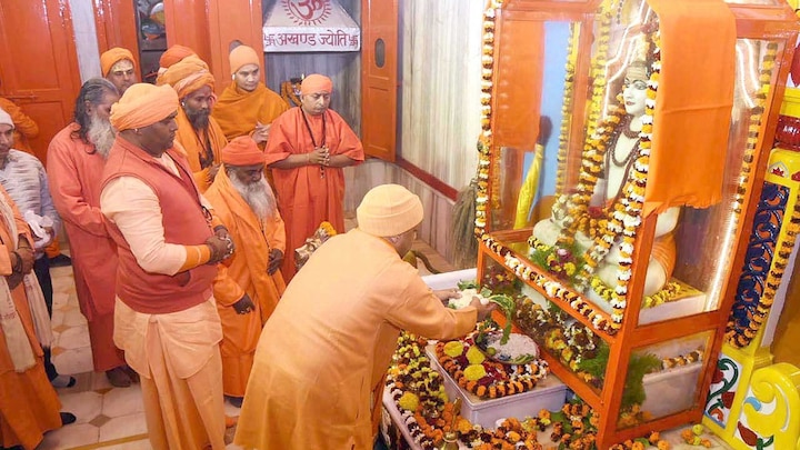 देशभर में श्रद्धा और आस्था के साथ मकर संक्रांति का पर्व, गोरखपुर में सीएम योगी ने चढ़ाई खिचड़ी, संगम-घाटों पर श्रद्धालुओं की उमड़ी भीड़