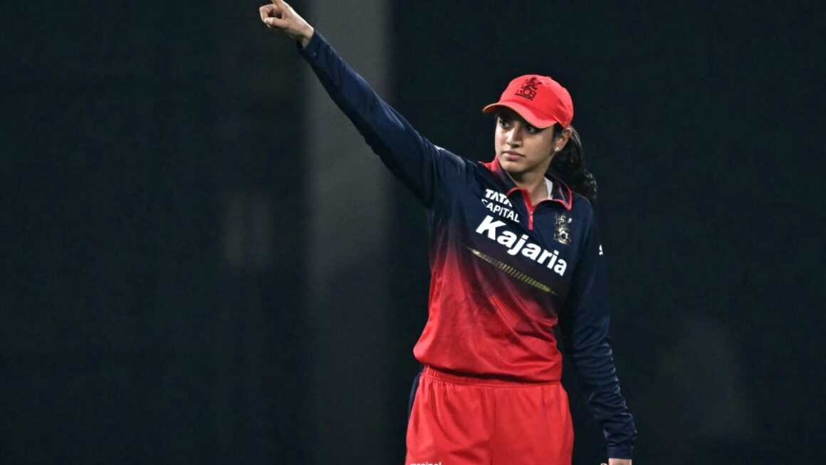 Smriti Mandhana Confronts Cameraperson During WPL 2026 Opener