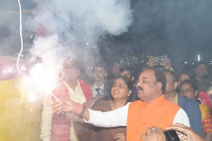 सिकलीगढ़ धरहरा में राजकीय होलिका दहन, लाखों श्रद्धालुओं की मौजूदगी में गूंजा “नरसिंह भगवान की जय”